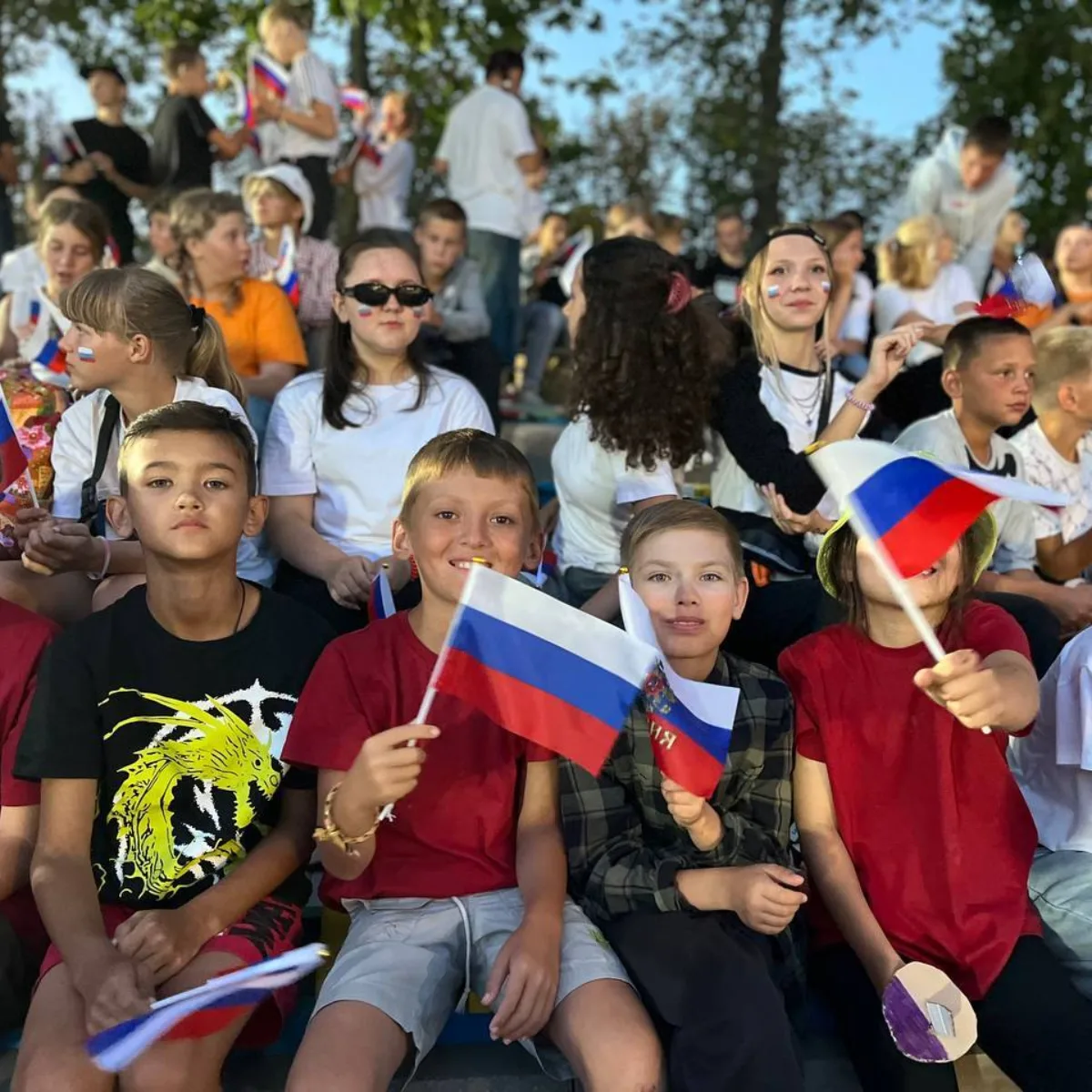 14 День – День Российского флага
