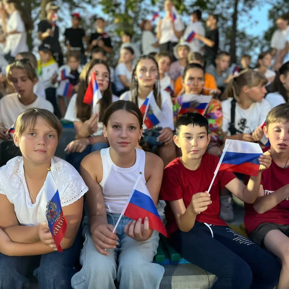 14 День – День Российского флага